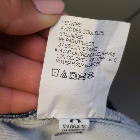 EUC Under Armour Pullover {L} - Picture 11 of 13